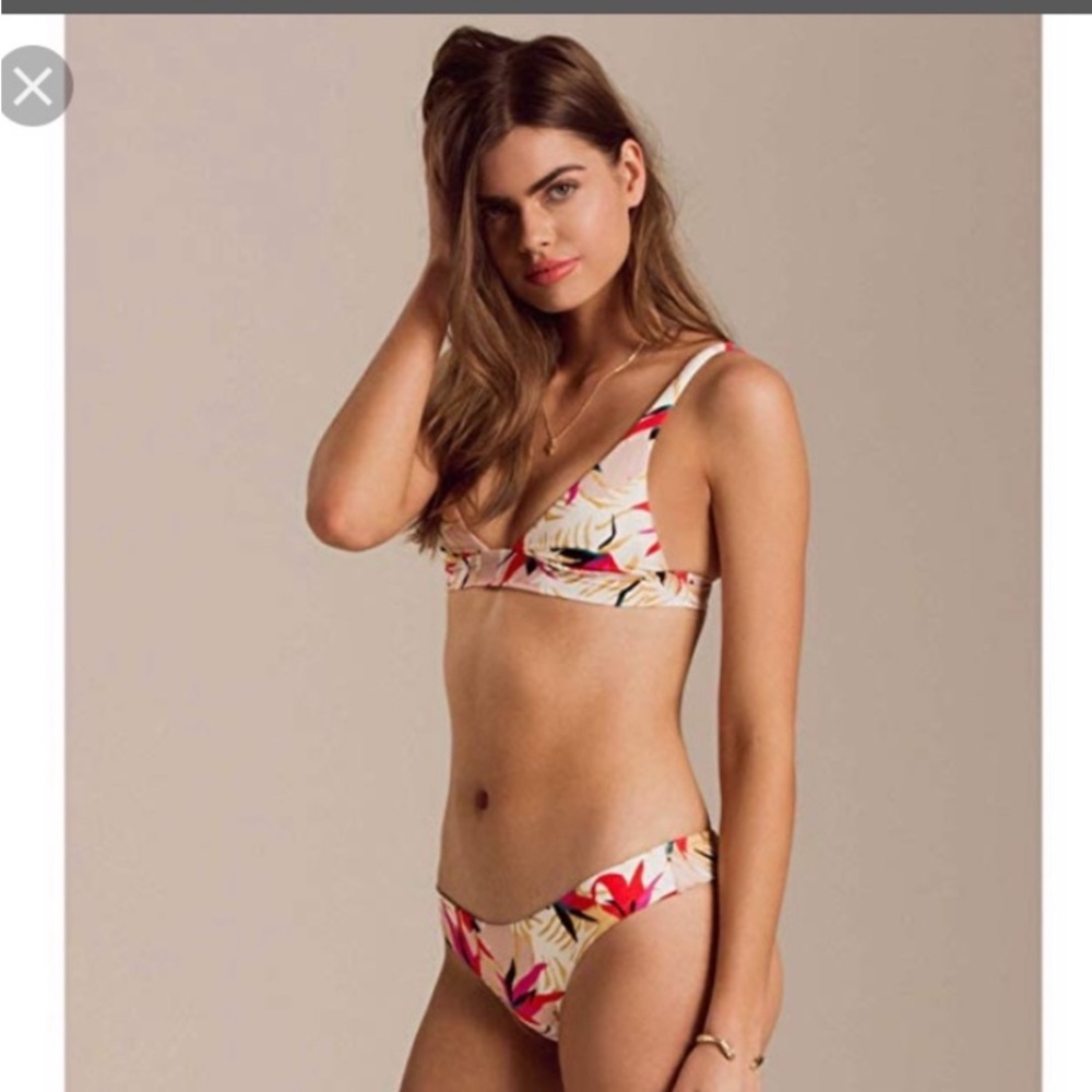 ⭐️ Live Like Summer X Billabong Tropical Bikini Top Size Large - Picture 2 of 6